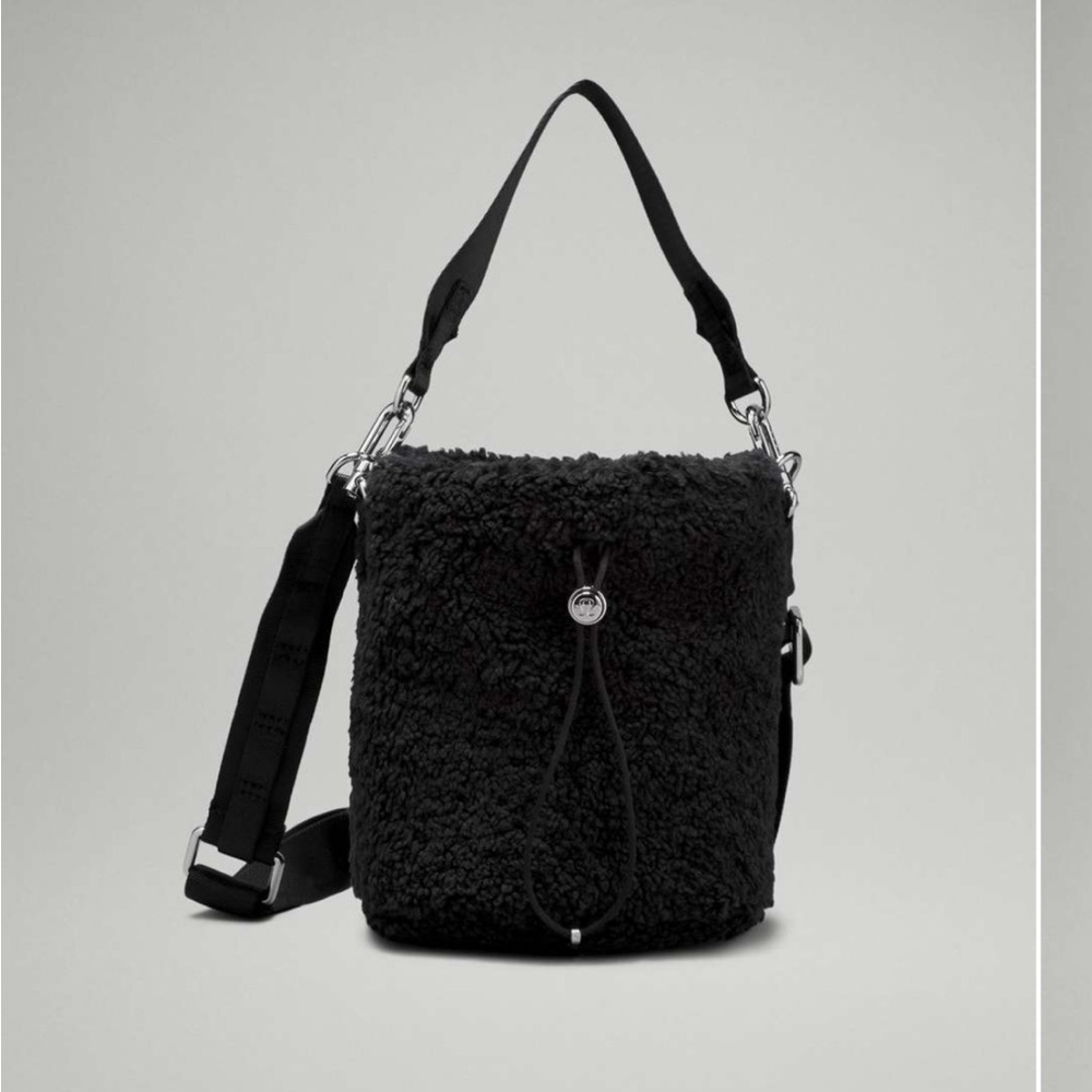 Lululemon Crossbody Fleece Bucket Bag 2.5L